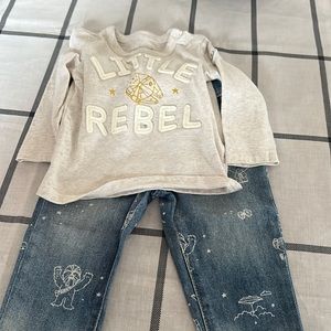 Star Wars sweatshirt and jeans